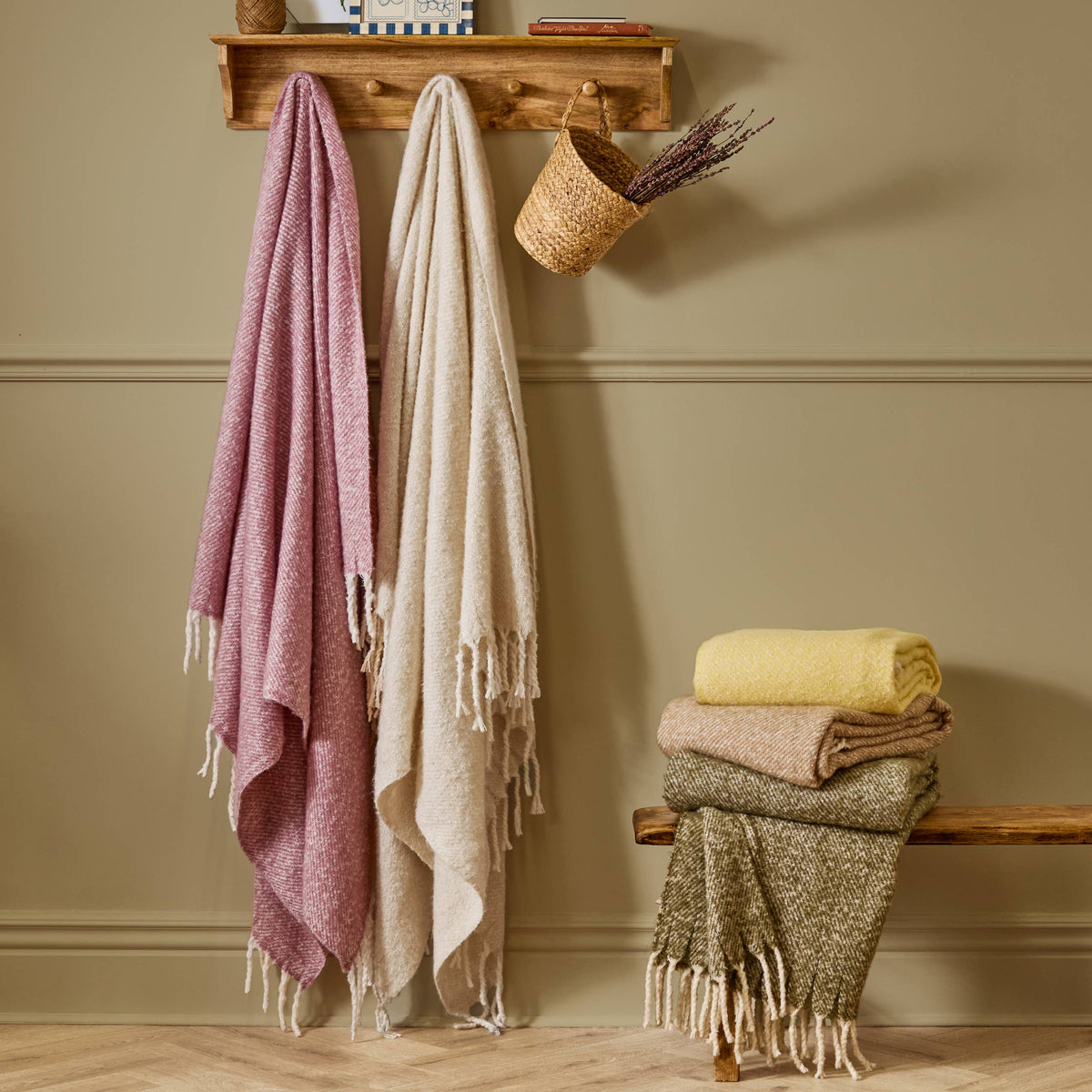 Isla Woven Tasselled Throw Green