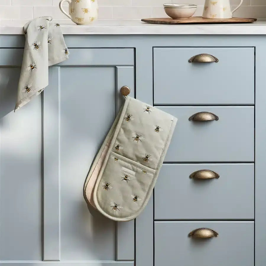 Bees Double Oven Glove image 2