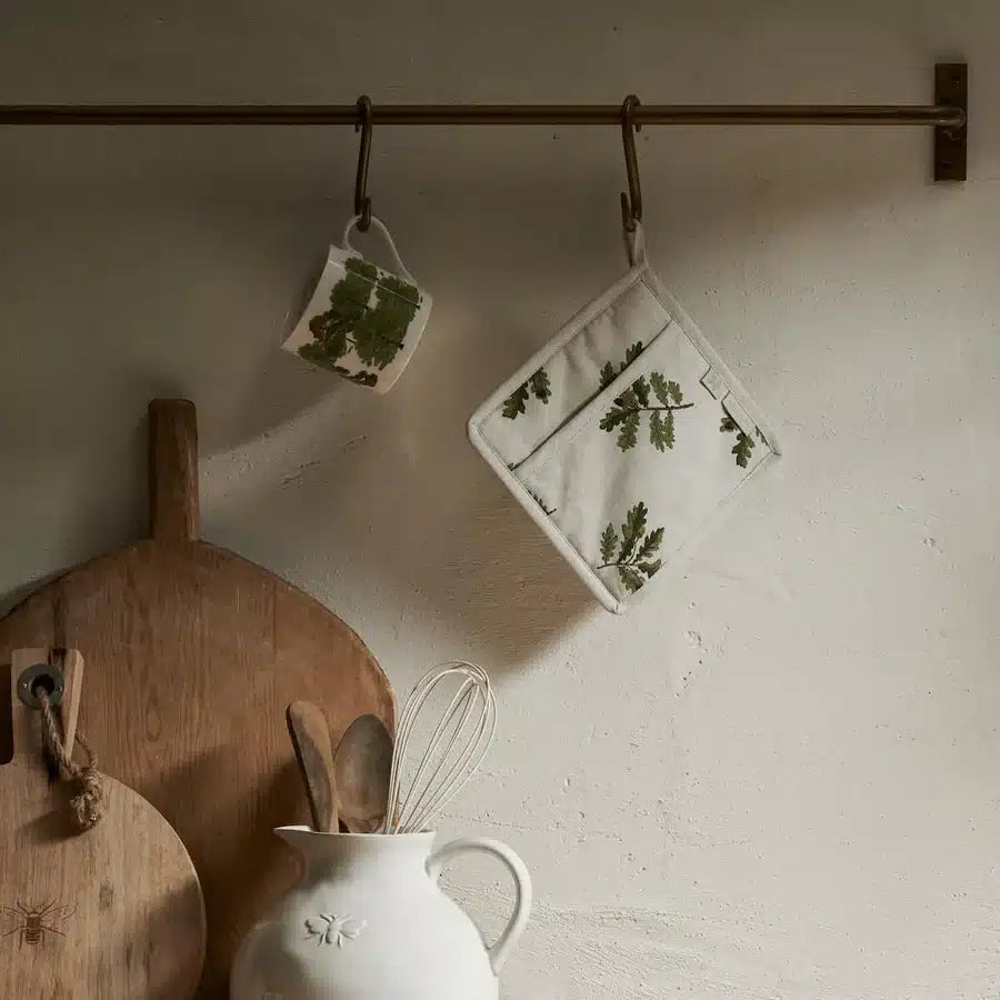 Acorn & Oak Leaves Pot Grab image 1