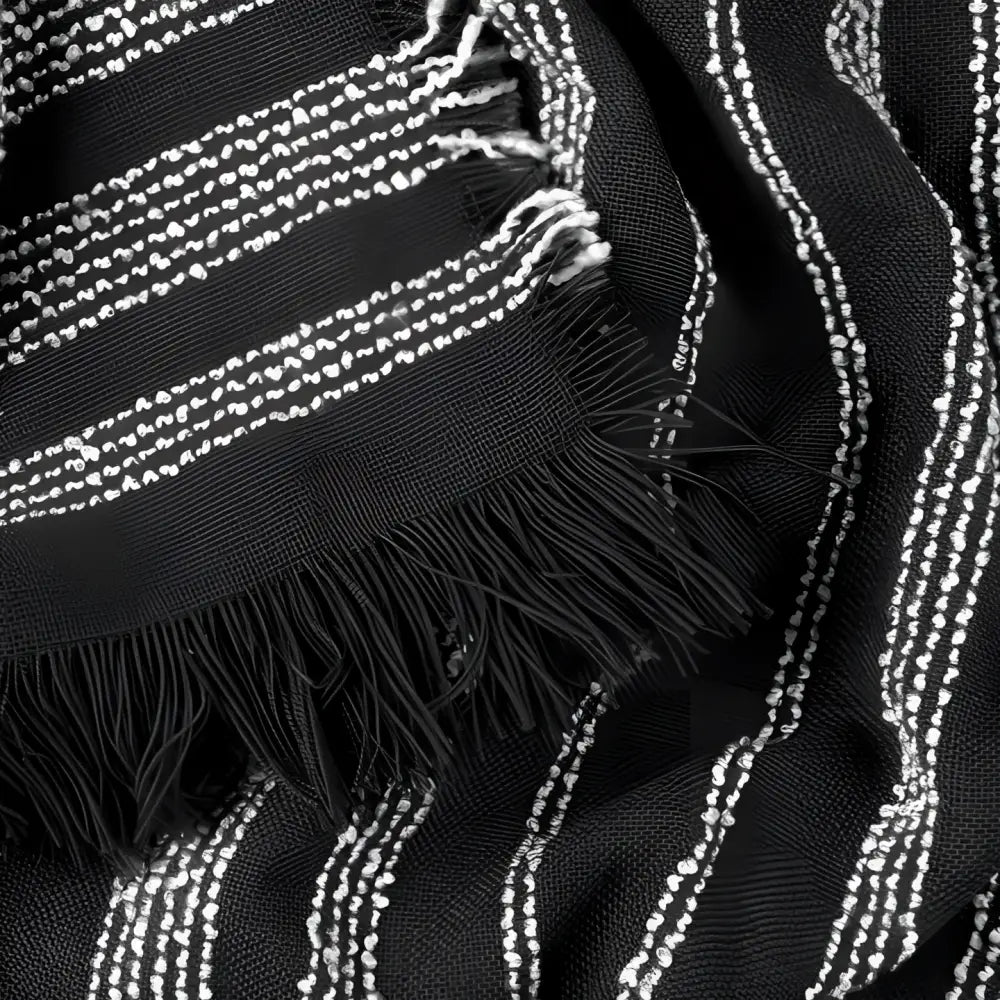 Jour Woven Fringed Throw Noir image 2