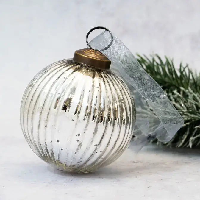 3’’ & 4’’ Silver Glass Ribbed Ball Decoration