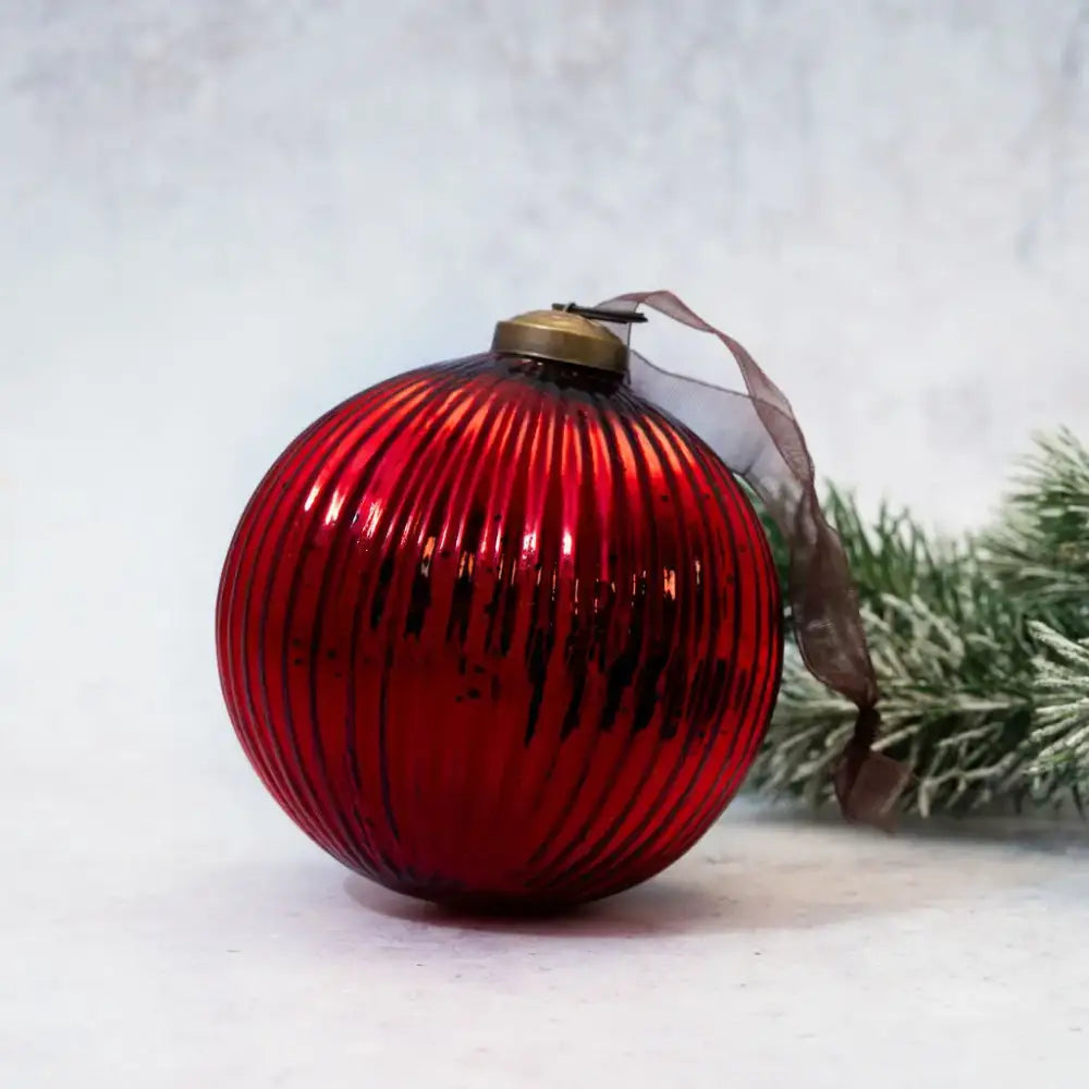 3’’ & 4’’ Wine Glass Ribbed Ball Decoration