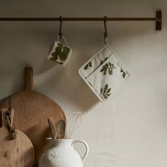 Acorn & Oak Leaves Pot Grab image 1