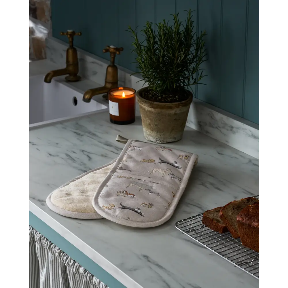 Doggy Daycare Double Oven Glove