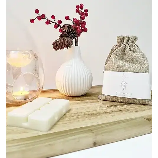 Katie Astle 'Mistletoe Kisses' Long Lasting Wax Melts image 0