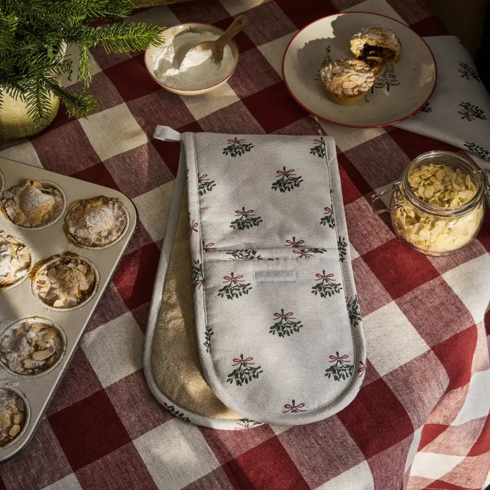 Mistletoe Double Oven Glove